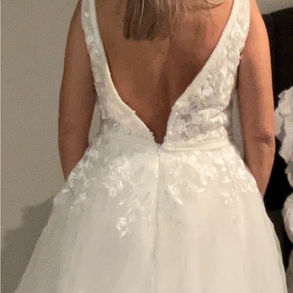 Brand new bridal dress. - Picture 8 of 13